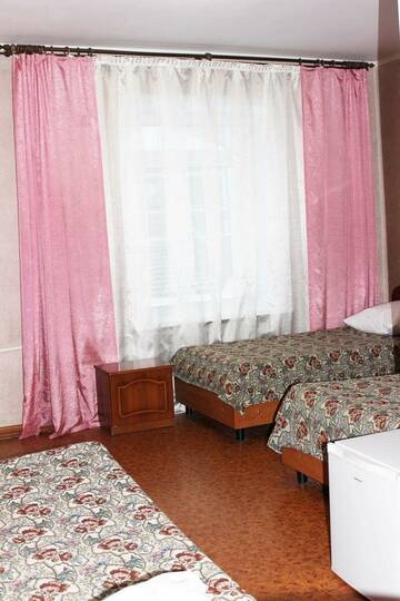 Фото номера Кровать в 3-местном общем номере Гостиница Алиса г. Рубцовск 3